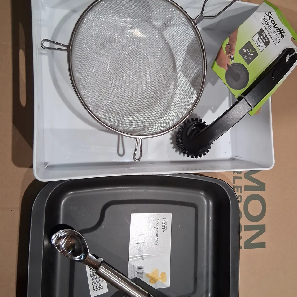 APPROXIMATELY 10 ASSORTED PRODUCTS TO INCLUDE; 32CM ROASTER, SCOVILLE CLEANING BRUSH AND ICE CREAM SCOOP
