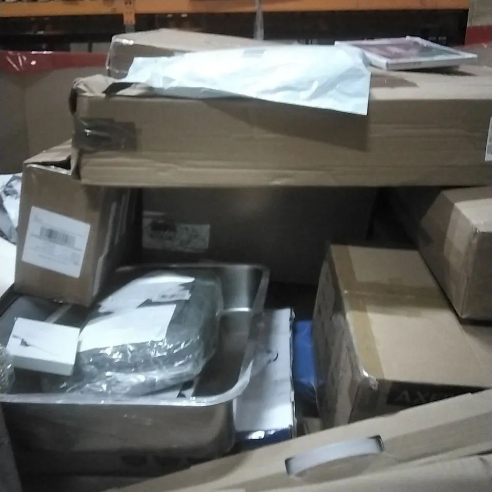 PALLET OF ASSORTED ITEMS TO INCLUDE; AXE THROWING TOY, TOILET SEAT, FOLDING CAMPING COT