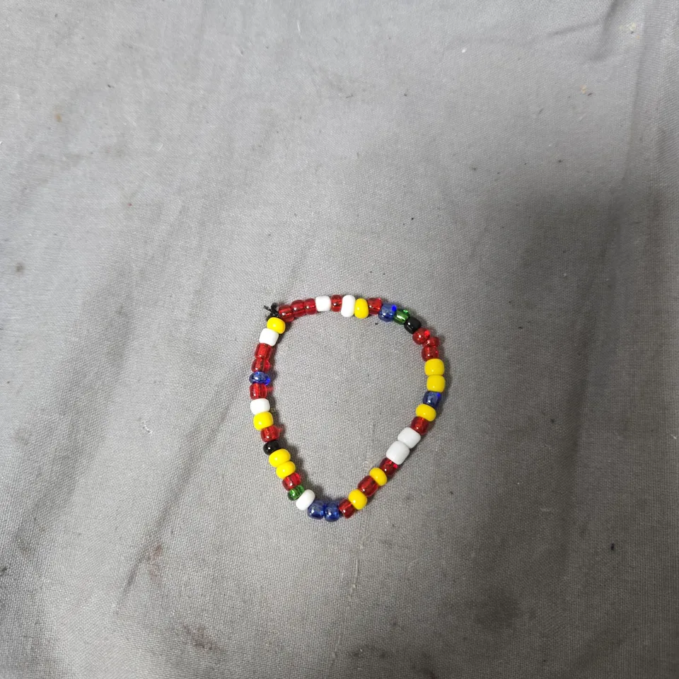 BOX OF APPROXIMATELY 25 MULTI COLOURED BEAD BRACELETS 