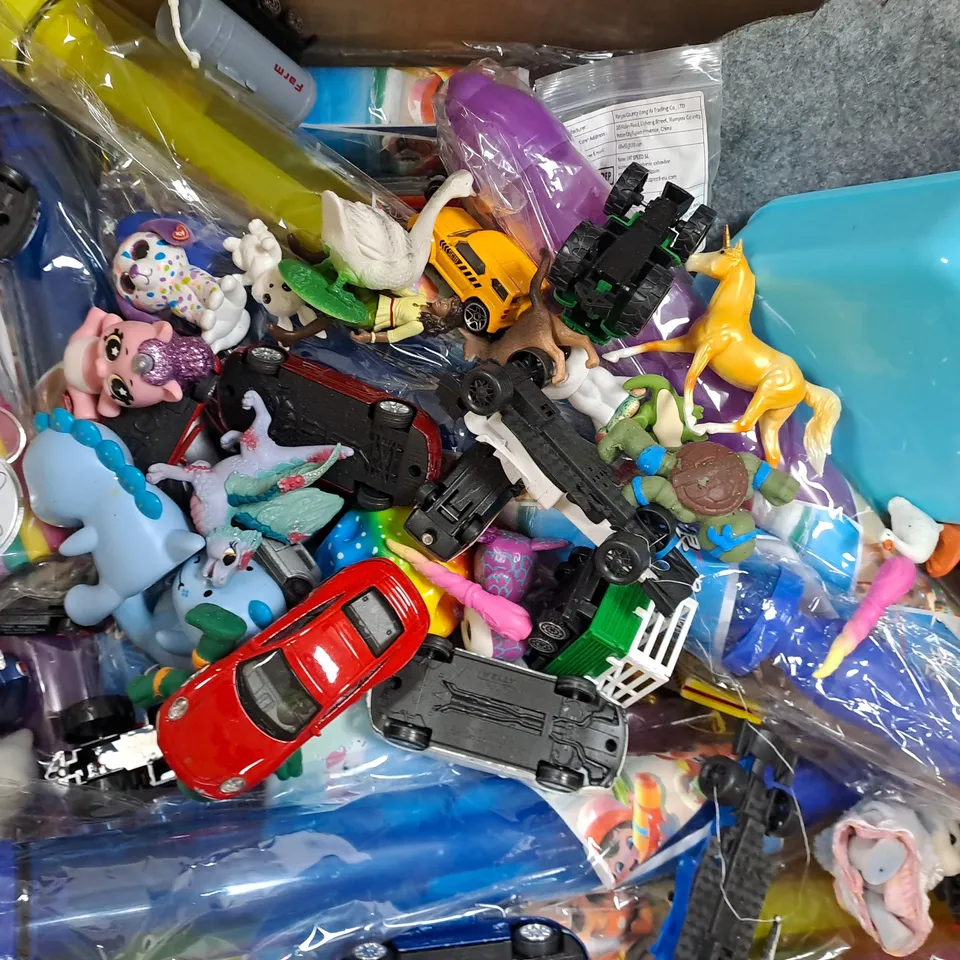 BOX OF APPROXIMATELY 20 ASSORTED TOYS AND GAMES TO INCLUDE HAND GLIDERS, PEPPA PIG STICKER SCENE, ETC - COLLECTION ONLY
