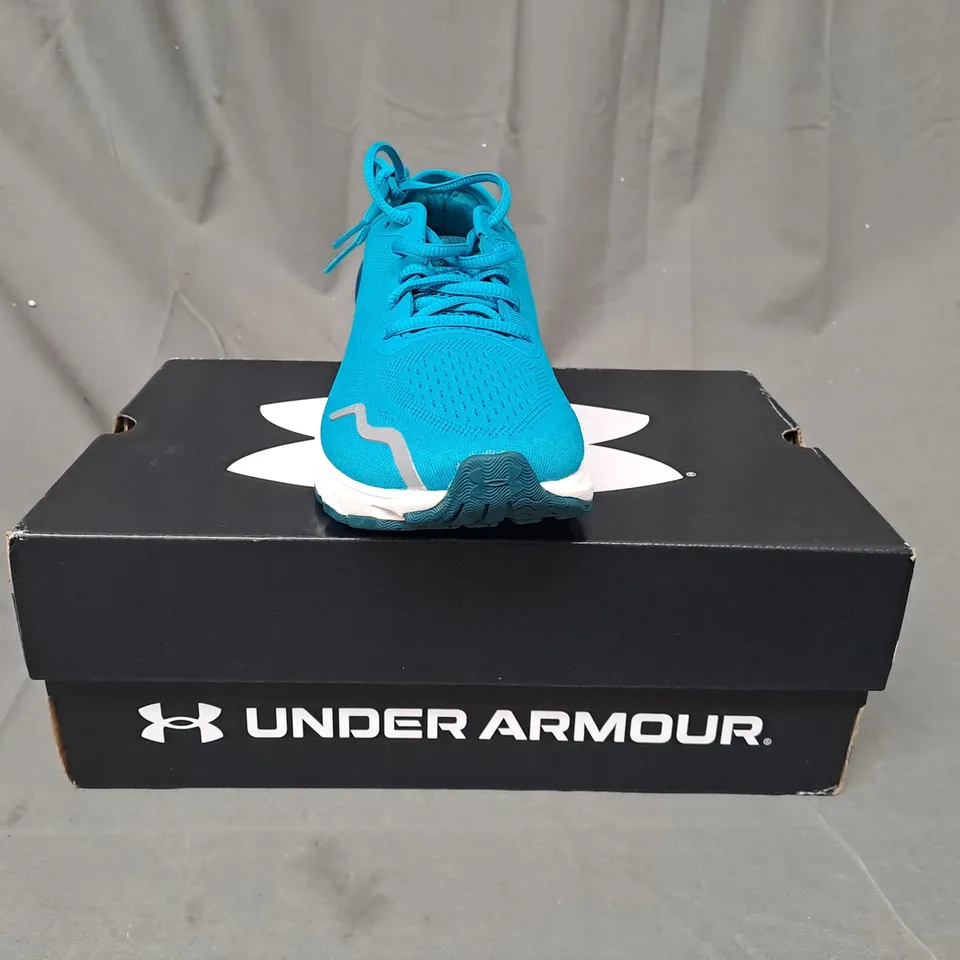 BOXED PAIR OF UNDER ARMOUR HOVR SONIC 6 SHOES IN BLUE UK SIZE 7