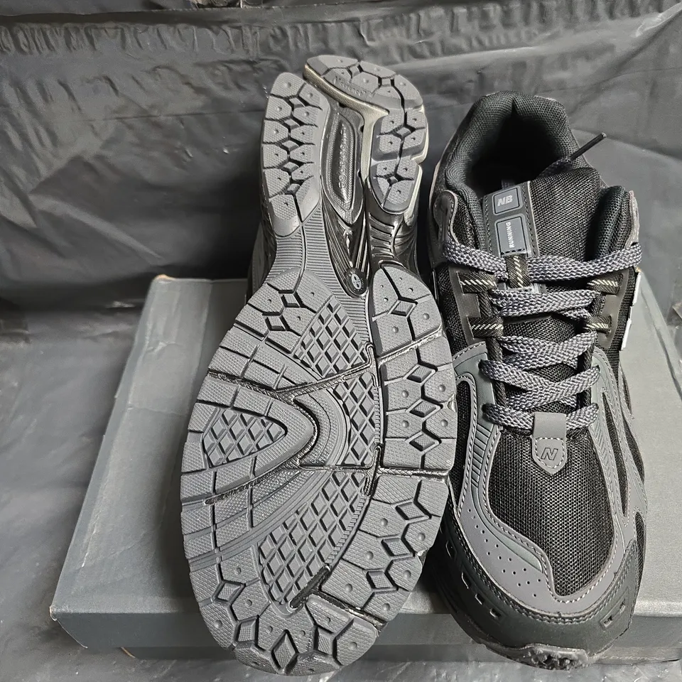  NEW BALANCE M1906RLB MEN'S TRAINERS – BLACK/GREY UK 10
