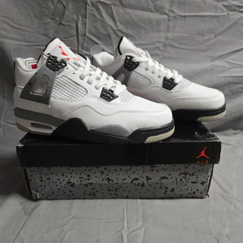 BOXED PAIR OF NIKE AIR JORDAN 4 RETRO SHOES IN WHITE/GREY/BLACK SIZE UK 9