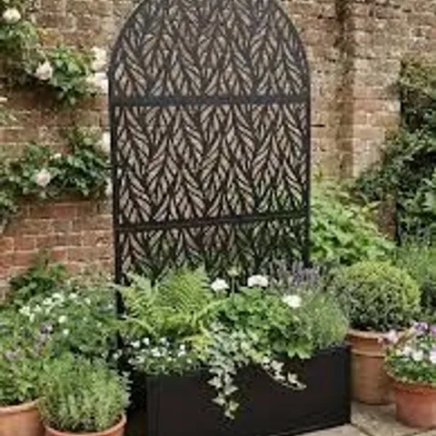 BOXED 186x90cm METAL PLANTER WITH CURVED SCREEN - BLACK (1 BOX)
