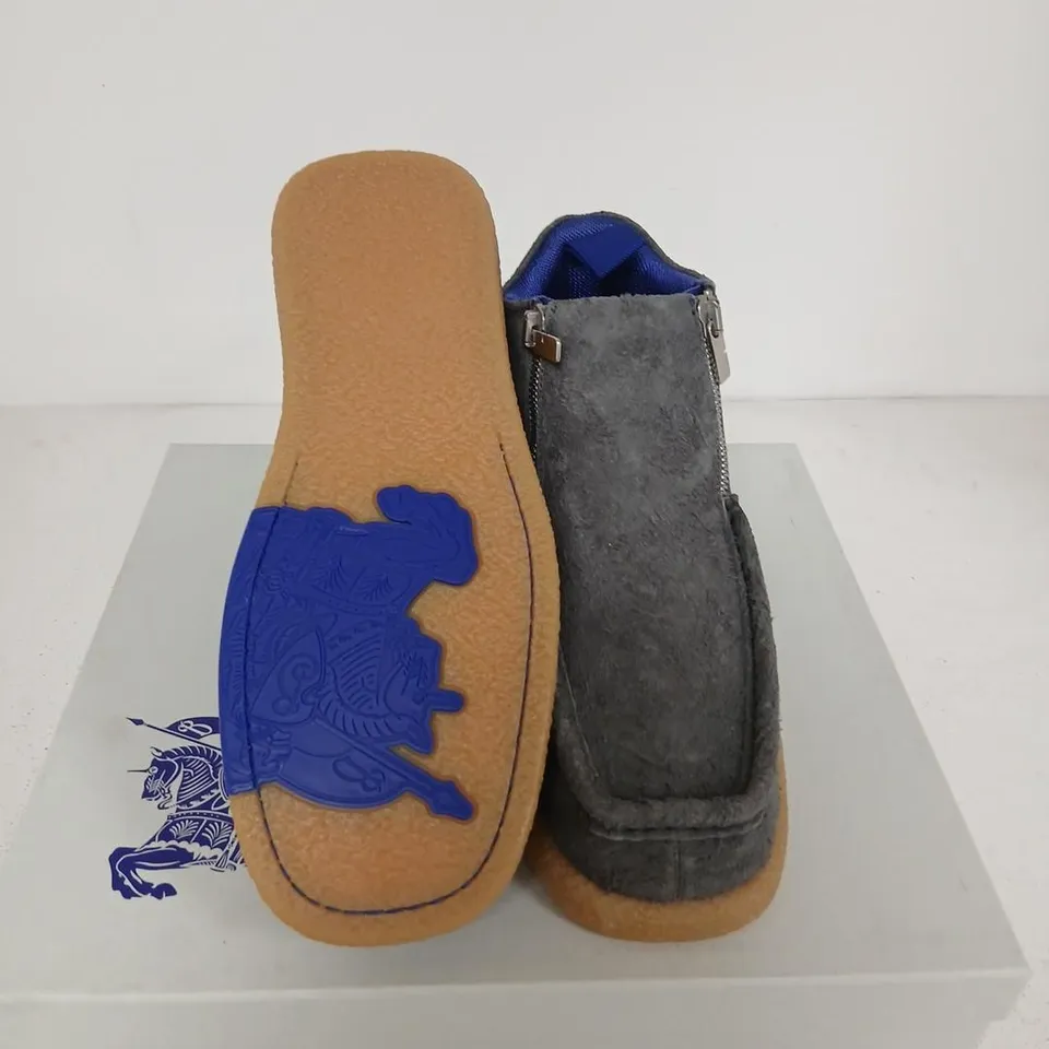 BURBERRY GREY SUEDE LEATHER BOOTS WITH RUBBER SOLE – UK 9 (EU 43)