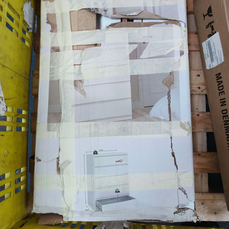 BOXED FLAT-PACK FURNITURE ITEM 