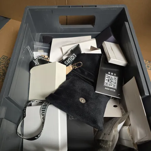 APPROXIMATELY 20 ASSORTED JEWELLERY  ITEMS 