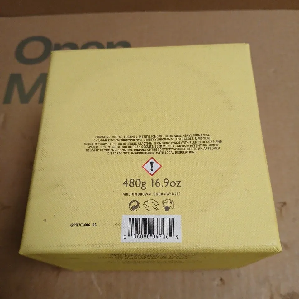 MOLTON BROWN LONDON ORANGE & BERGAMOT THREE WICK CANDLE – 480G (16.9OZ) – BOXED