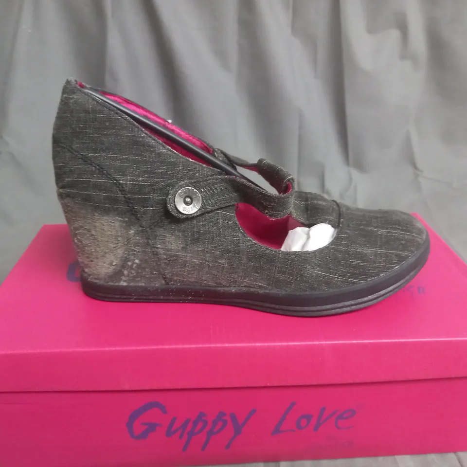 BOX OF APPROXIMATELY 12 BLACK  GUPPY LOVE BY BLOWFISH SHOES IN VARIOUS SIZES 