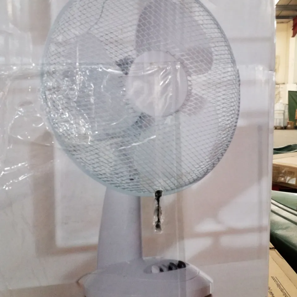 BOXED DAEWOO 12 INCH DESK FAN