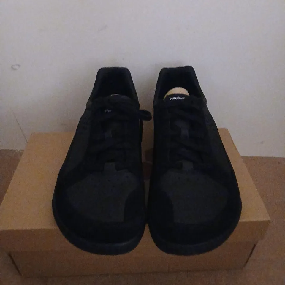 VIVOBAREFOOT GOBI II SNEAKER – PREMIUM LEATHER, OBSIDIAN, UK 10