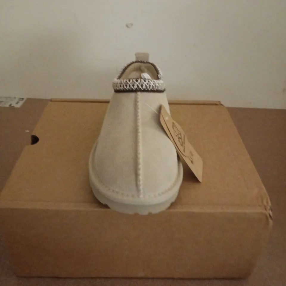 BOXED PAIR OF EVERAU WIGEON SHOES IN SAND - EU 37