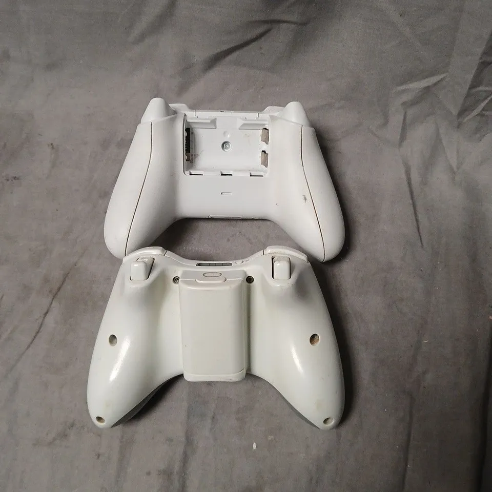 XBOX WIRELESS CONTROLLERS – WHITE (SET OF 2)