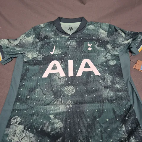 TOTTENHAM HOTSPURS AWAY JERSEY SIZE M