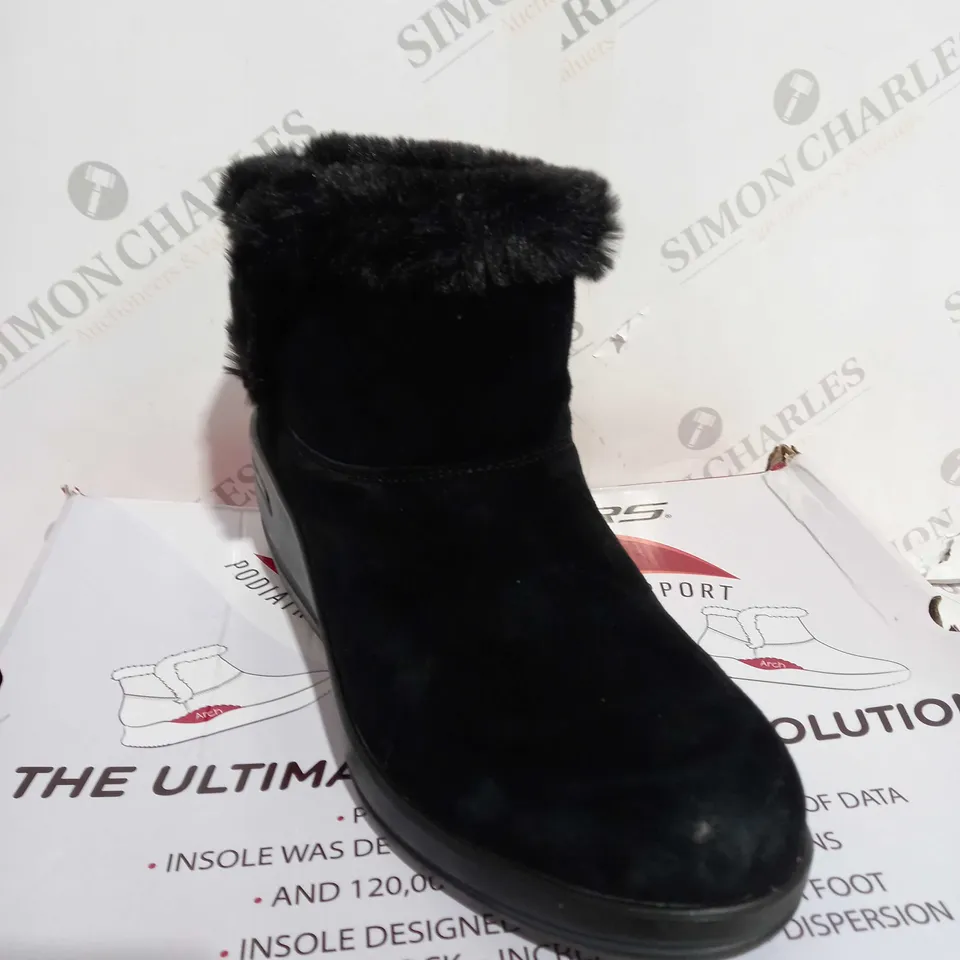 SKECHERS BLACK WEDGE BOOTS - SIZE 6