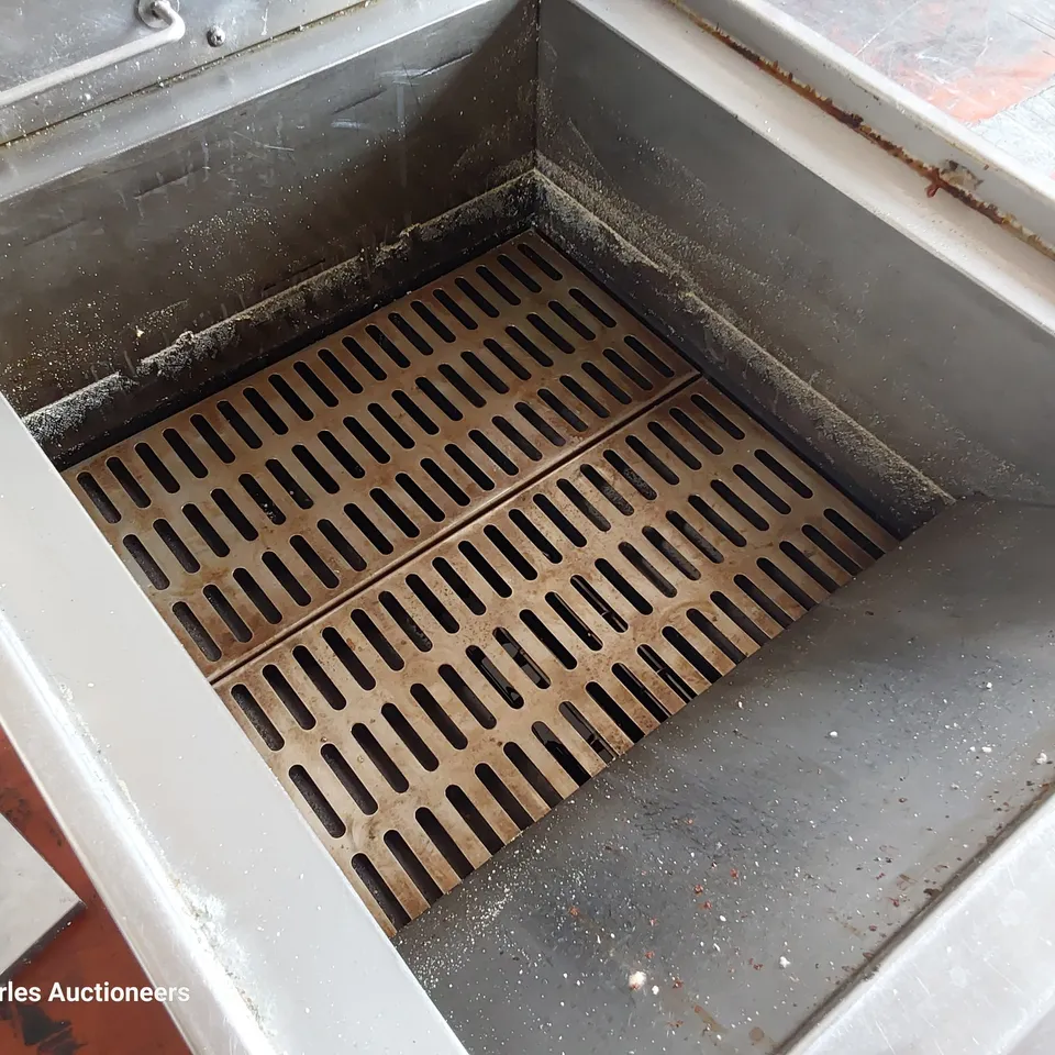 FALCON DOMINATOR GAS FIRED SINGLE TANK TWIN BASKET DEEP FAT FRYER Model 2860
