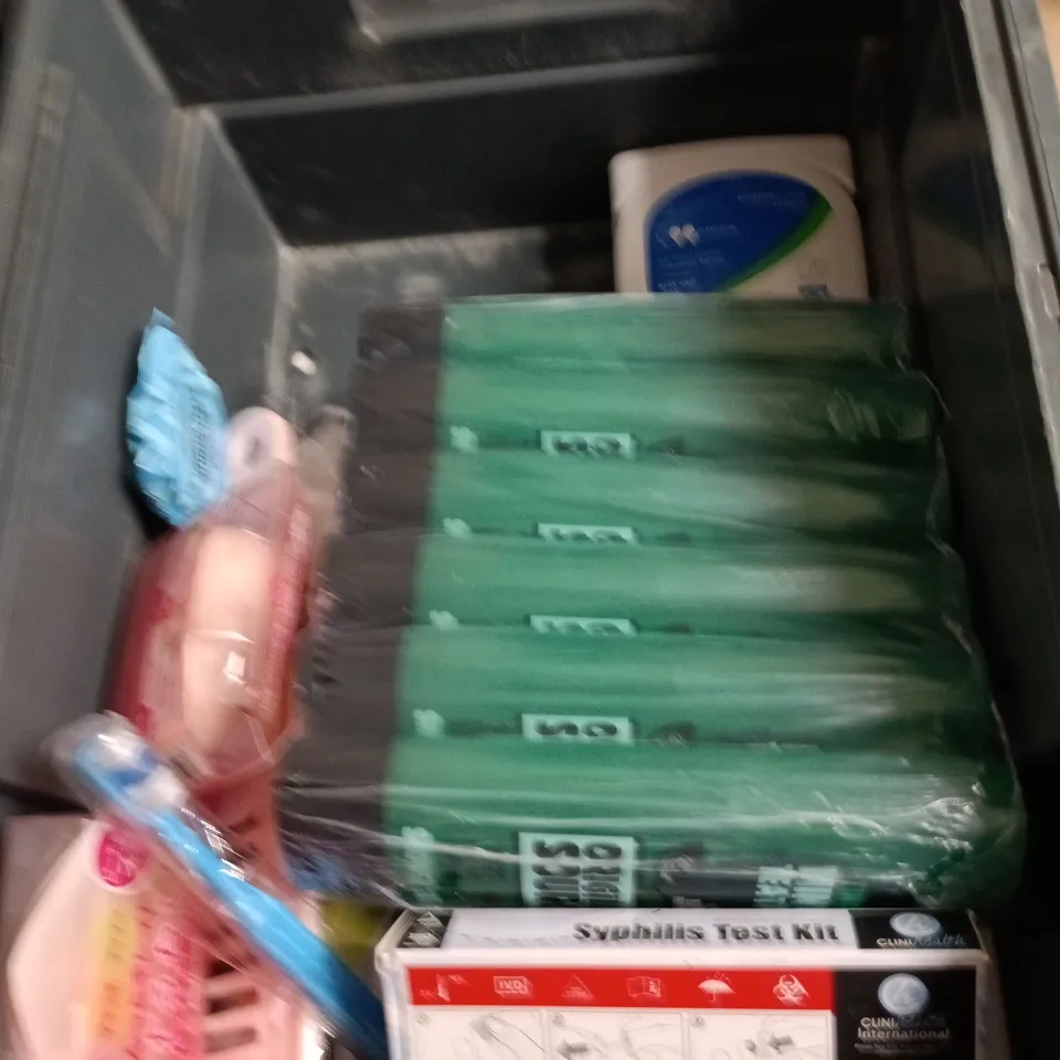 APPROXIMATEY 20 ASSORTED HEALTH AND BEAUTY PRODUCTS TO INCLUDE - FRESH BABY WIPES - SMART STRAINS IMMUNE SYSTEM SUPPLEMENTS AND QV INTENSIVE OINTMENT