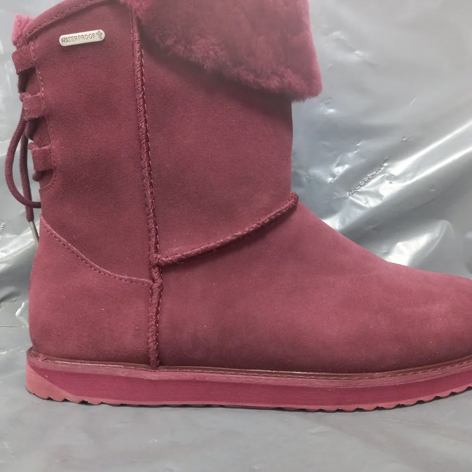 BOXED PAIR OF EMU AUSTRALIA BOOTS IN MERLOT SIZE 9