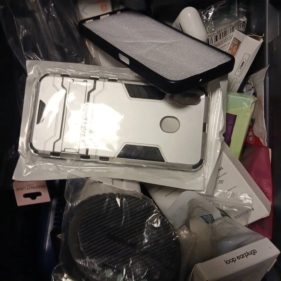 APPROXIMATELY 25 ASSORTED ELECTRICAL PRODUCTS TO INCLUDE DIGITAL CAMERA, WIRELESS EARPHONES, SMARTPHONE CASES ETC 