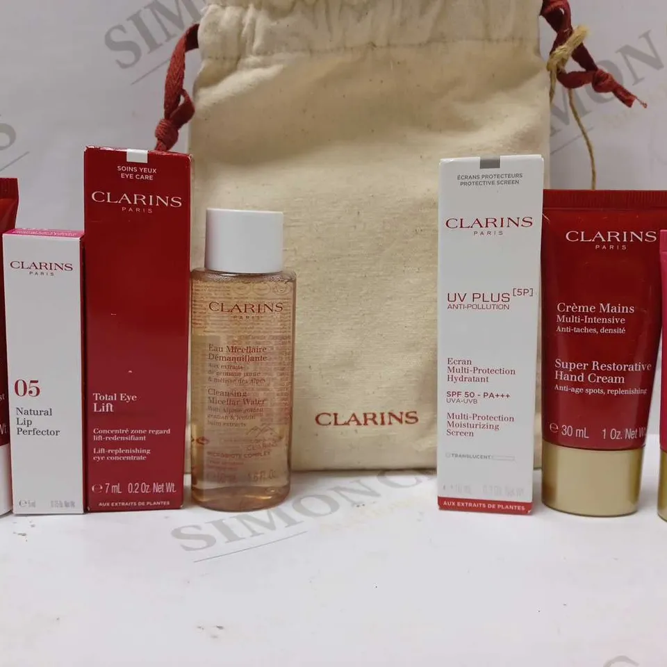 LOT OF APPROX 7 ASSORTED CLARINS PRODUCTS TO INCLUDE LIP PERFECTOR, SUPER RESTORATIVE HAND CREAM, ROSE RADIANCE CREAM, ETC 