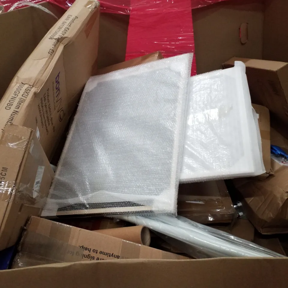 PALLET OF ASSORTED PRODUCTS INCLUDING PICTURE FRAME, STONE BATH MAT, TOILET SEAT, 2.6M TELESCOPIC LADDER, DRESS MIRROR