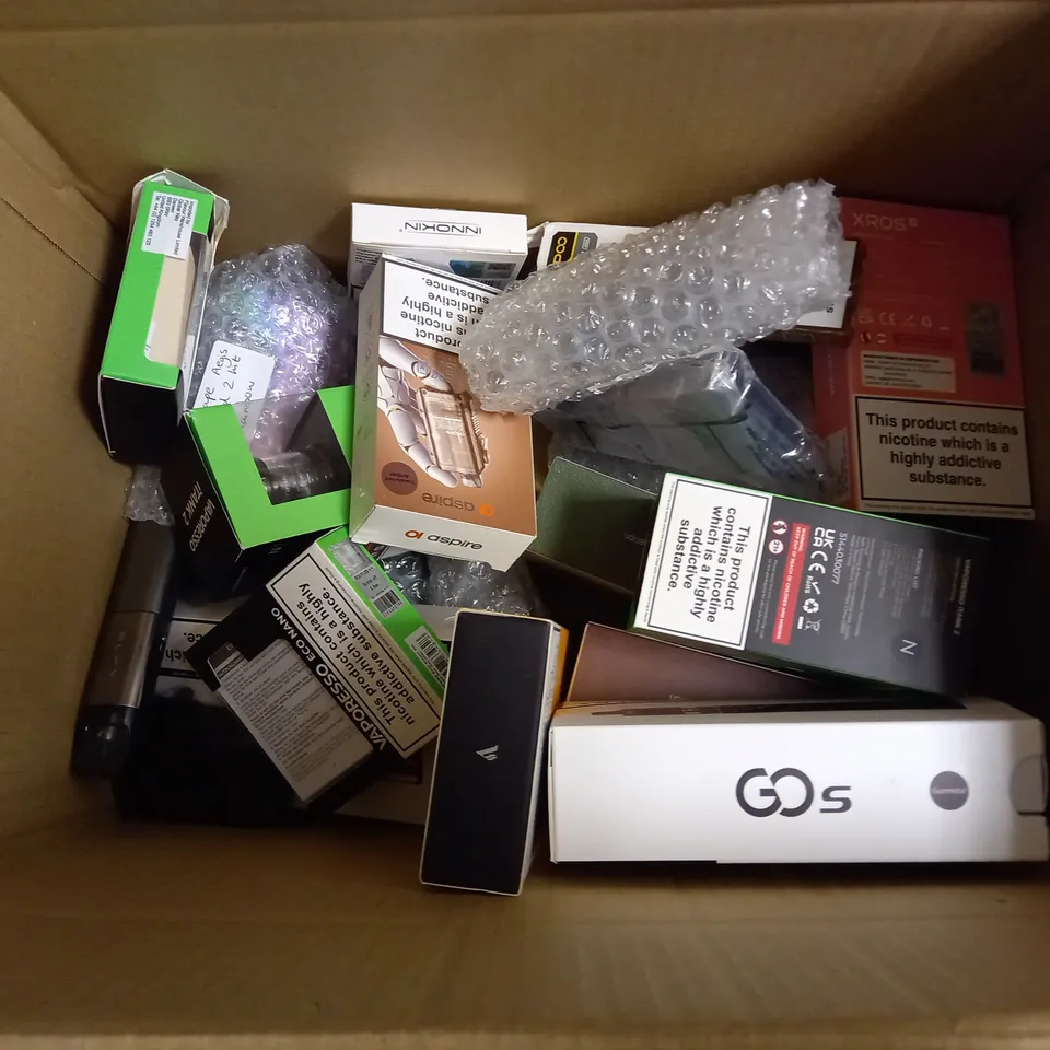 APPROXIMATELY 20 VAPES & E-CIGARETTES TO INCLUDE ASPIRE GOTEK X, VAPORESSO XROS 2, INNOKIN GO S, ETC