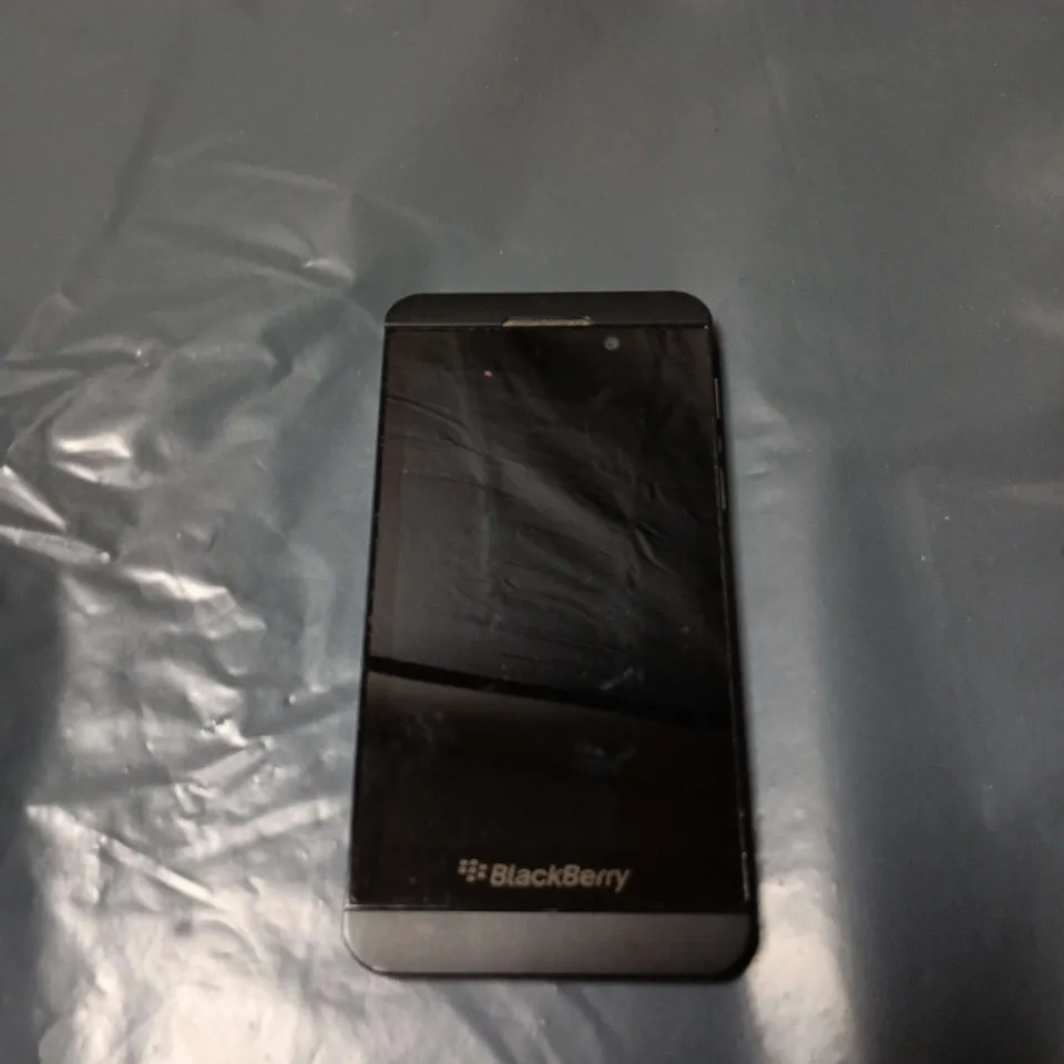 BLACKBERRY SMARTPHONE – BLACK, TEXTURED BACK PANEL 
