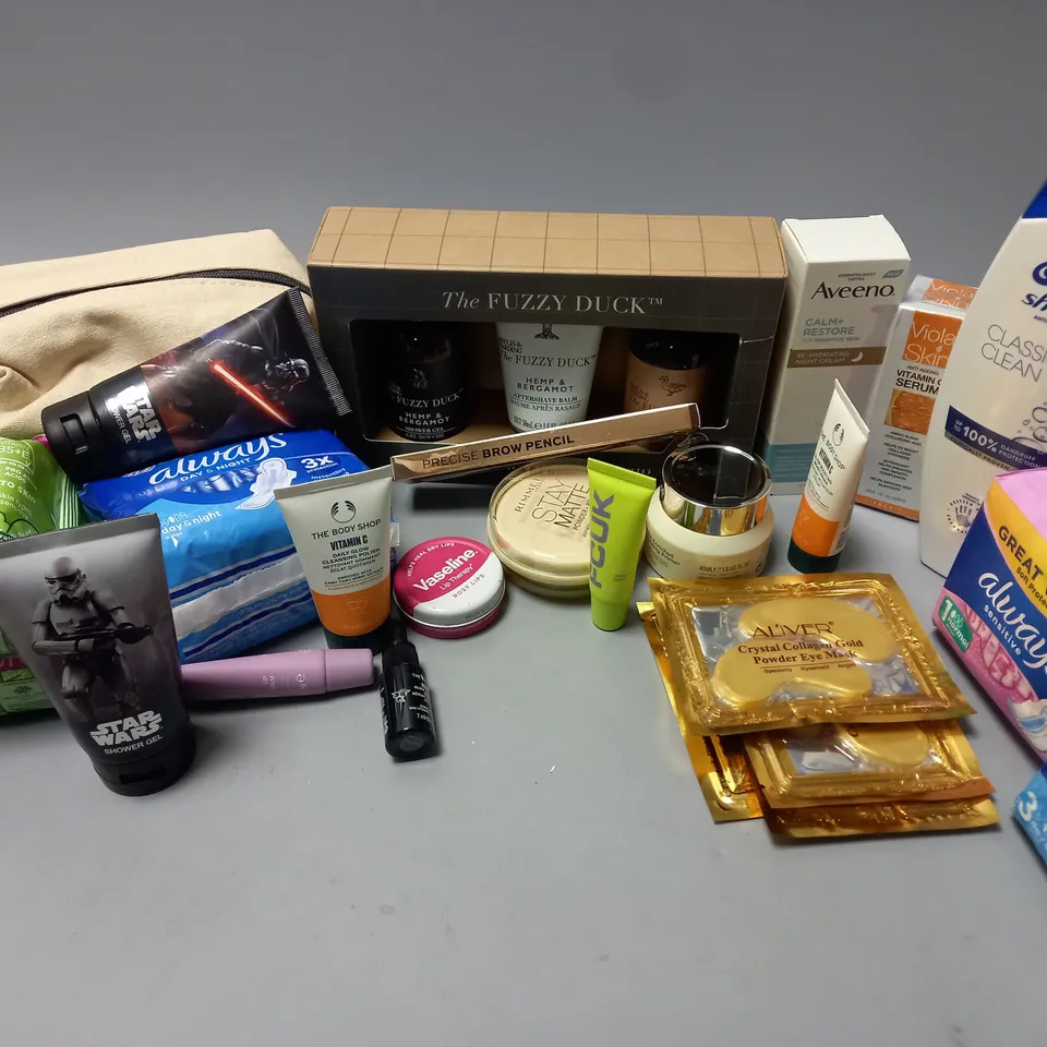 APPROXIMATELY 20 ASSORTED COSMETICS ITEMS TO INCLUDE THE FUZZY DUCK REFRESHING ESSENTIALS TRIO, VIOLA SKIN ANTI AEGING VITAMIN C SERUM (30ml), AVEENO CALM+ RESTORE (50ml), ETC