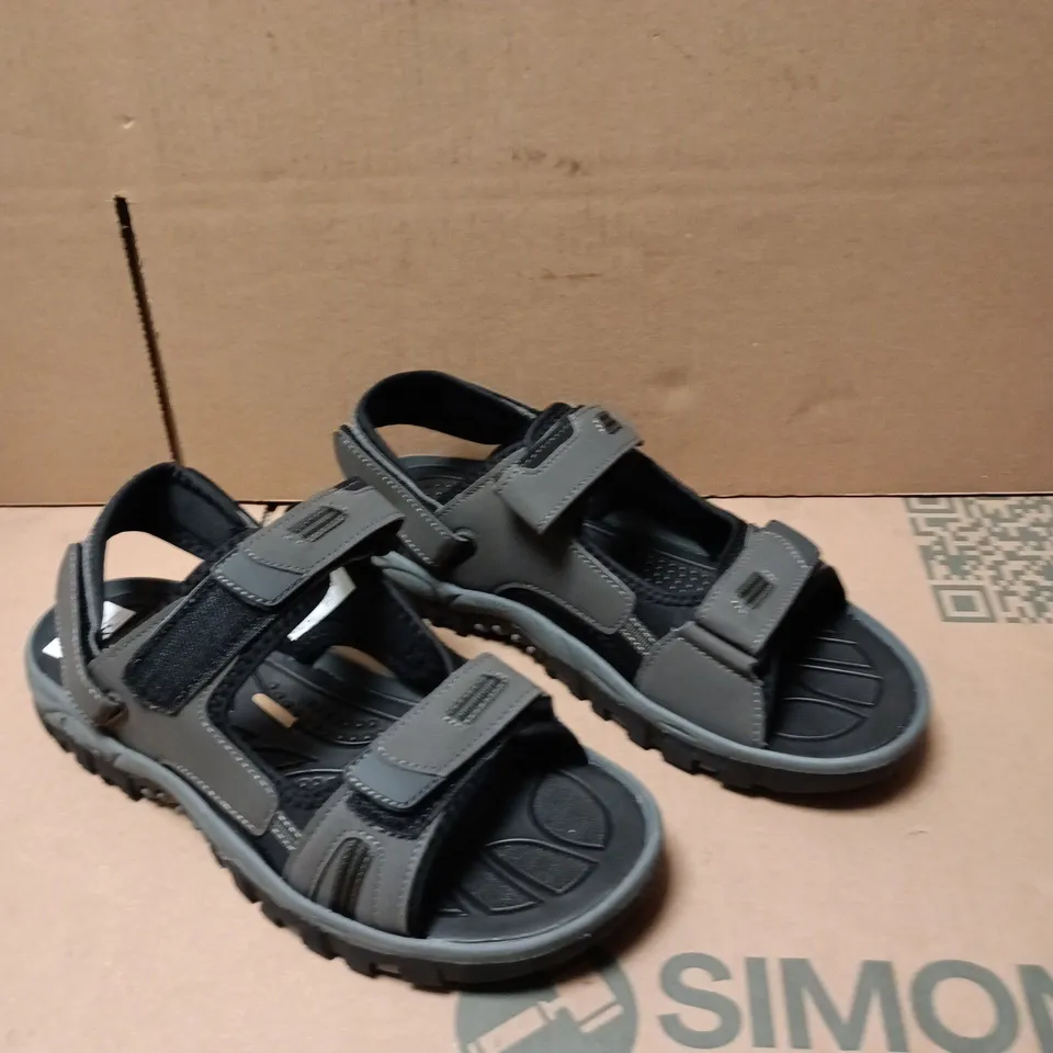 MOUNTAIN WAREHOUSE GREY/BLACK HIKING SANDALS WITH ADJUSTABLE VELCRO STRAPS – RUGGED SOLE SIZE 9