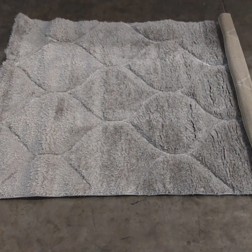 BRAND NEW BAGGED PACO PALMA RUG - 120 x 160cm