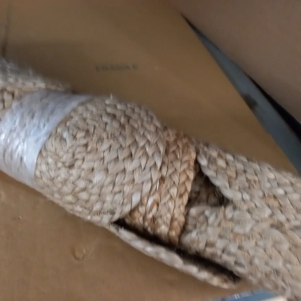 NATURAL JUTE CUT OUT RUG - 130CM X UNSPECIFIED / COLLECTION ONLY