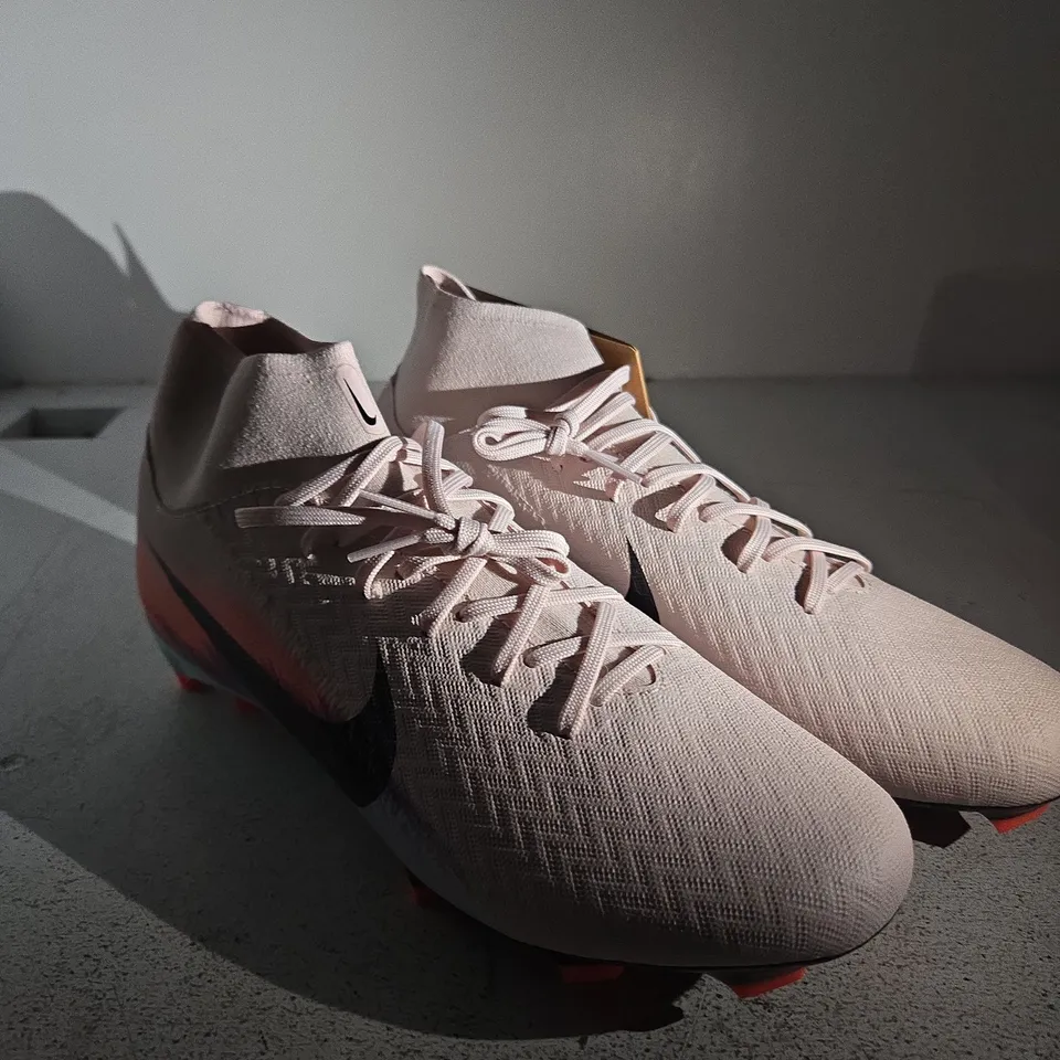 NIKE AIR ZOOM FOOTBALL BOOTS, UK 8.5