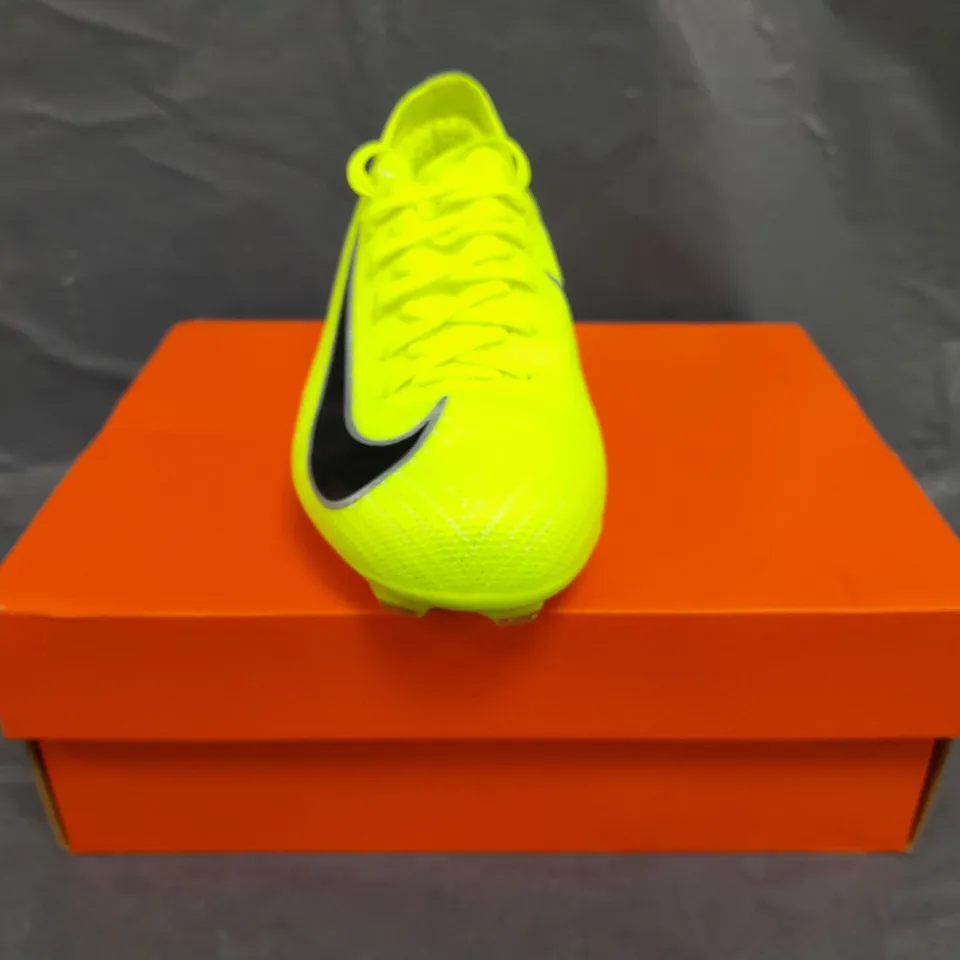 BOXED PAIR OF NIKE JUNIOR MERCURIAL VAPOR 16 PRO FOOTBALL BOOTS IN NEON GREEN/BLACK SIZE 3