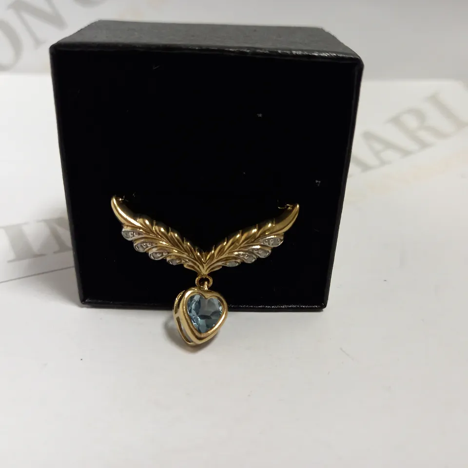 GOLD EFFECT CHAIN NECKLACE WITH WINGED GOLD EFFECT PENDANT