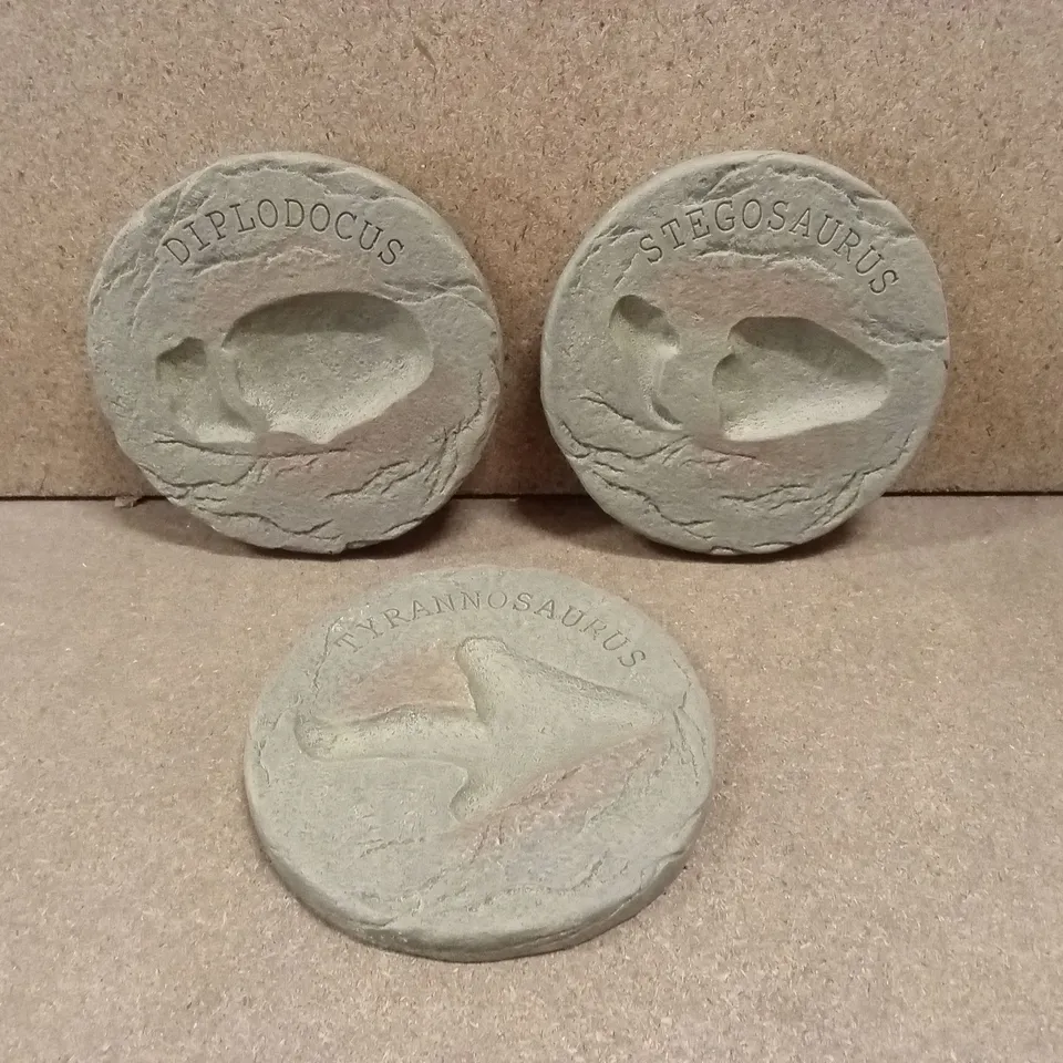 BOXED 4 x PACKS OF DUNELM X NATURAL HISTORY MUSEUM DINOSAUR FOOTPRINT SMALL STEPPING STONES - 3 STONES PER PACK
