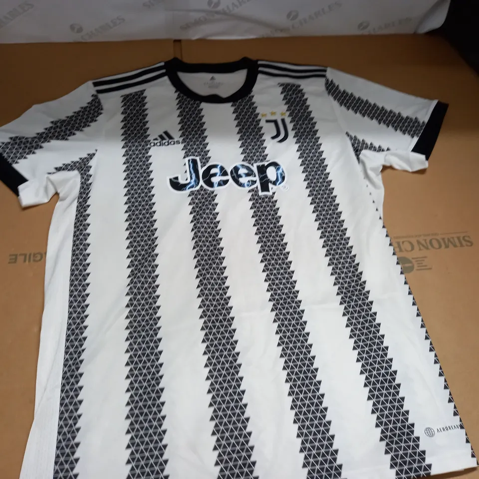 JUVENTUS FOOTBALL SHIRT - XL