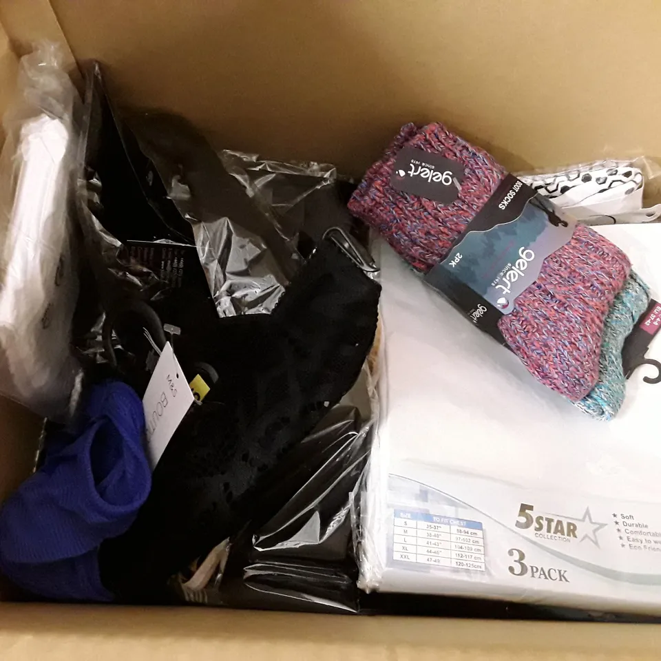 LOT OF ASSORTED CLOTHING ACCESSORIES TO INCLUDE HATS, SOCKS AND TIES