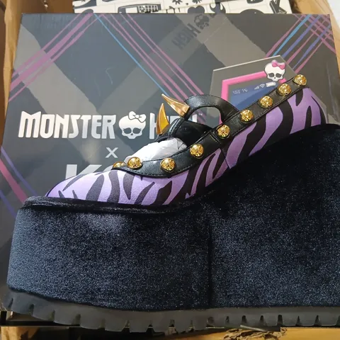 BOXED KOI MONSTER HIGH CLAWSOME WOLF PLATFORM BOOTS IN BLACK- UK 5