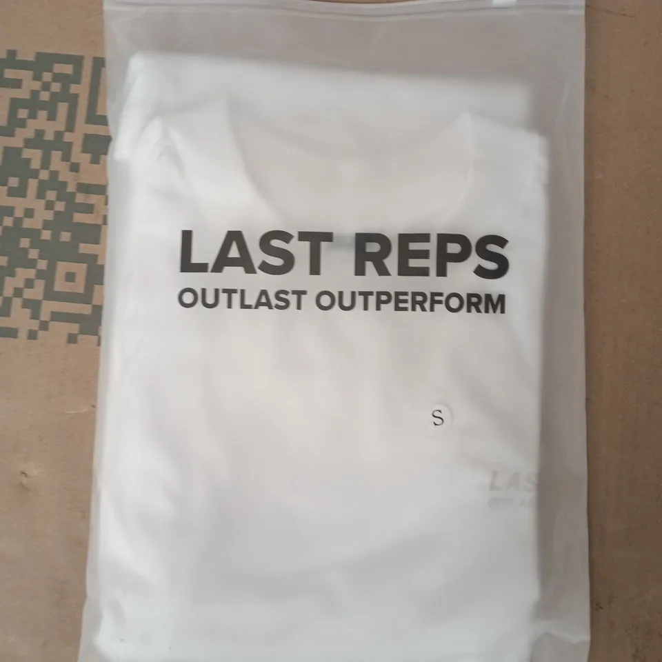 BAGGED LAST REPS OUTLAST OUTPERFORM T-SHIRT IN WHITE SIZE SMALL
