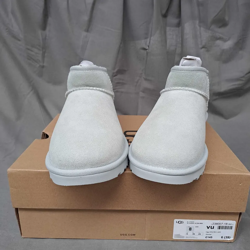 BOXED PAIR OF UGG CLASSICS SIZE 6