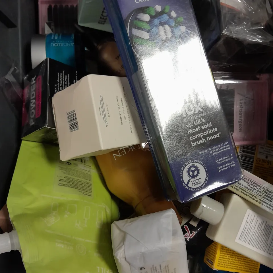 APPROXIMATELY 20 ASSORTED HEALTH & BEAUTY PRODUCTS TO INCLUDE ORAL-B BRUSH HEADS, GRUUM FACE SUNCREAM, ELECTRIC NAIL CLIPPER ETC 