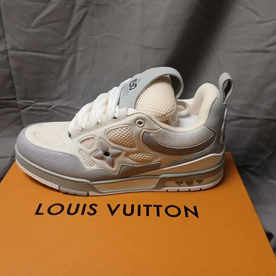 LOUIS VUITTON ARCH LIGHT SNEAKER – GREY/BEIGE SIZE 9