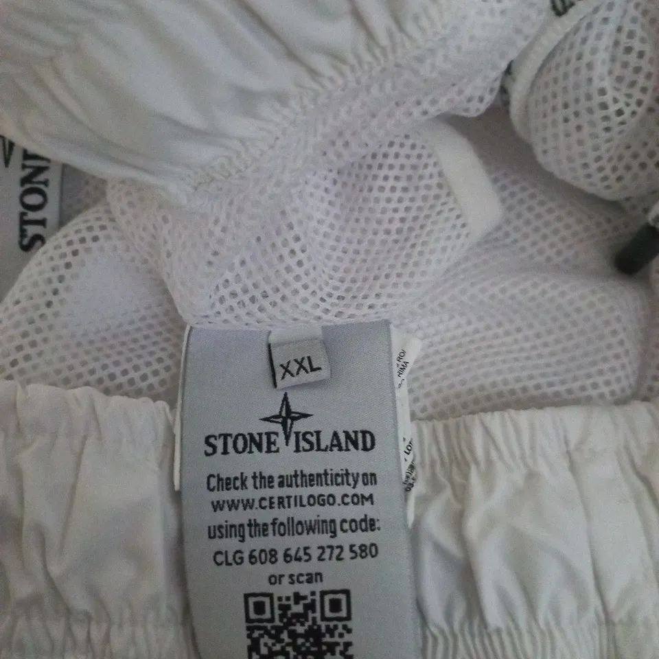 STONE ISLAND MEN’S LIGHTWEIGHT MESH SHORTS– XXL (STONE ISLAND LABEL)