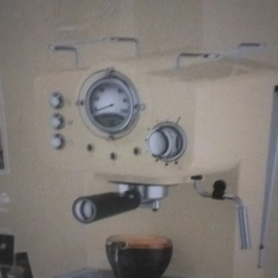 BOXED SWAN RETRO COFFEE MACHINE 