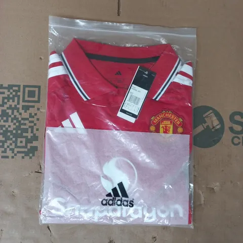 BAGGED ADIDAS MANCHESTER UNITED FOOTBALL JERSEY IN RED SIZE LARGE
