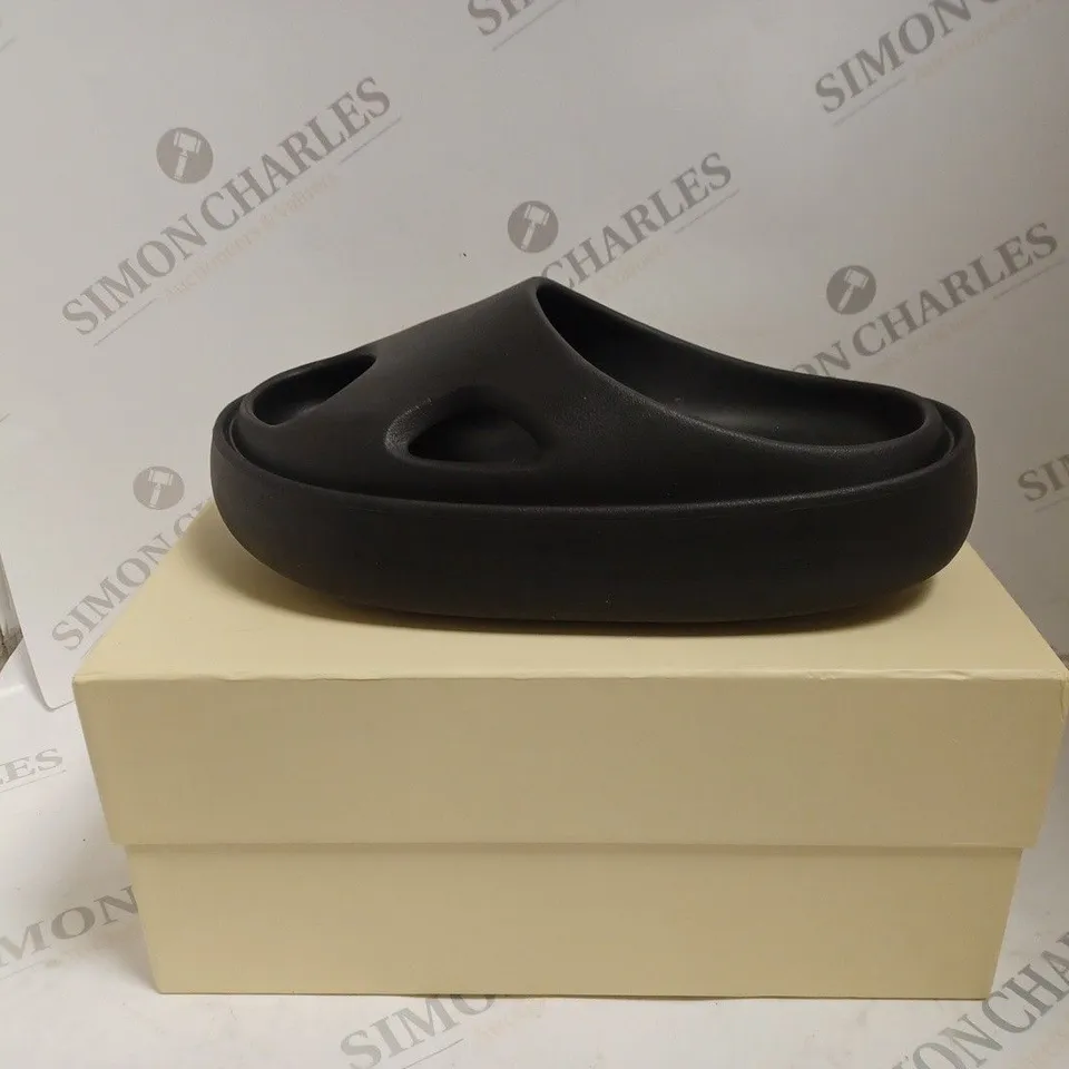 BOXED AXEL ARIGATO OFF BLACK MAGMA SANDALS- UK 4/5