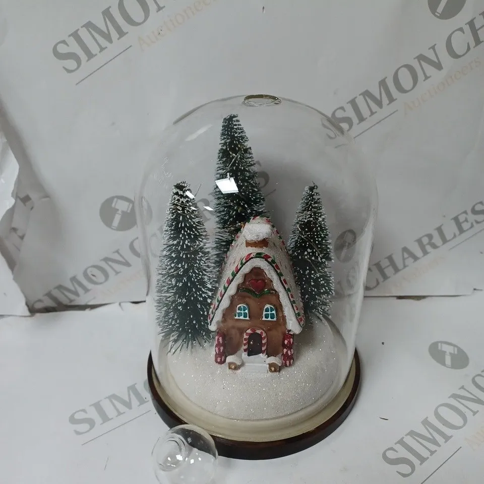 SANTA EXPRESS PRE-LIT FESTIVE SCENE IN GLASS CLOCHE DOME