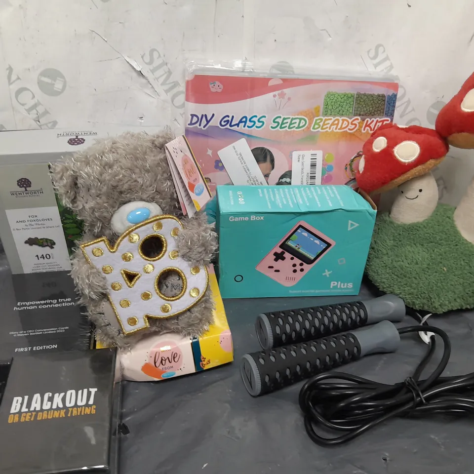 APPROXIMATELY 14 ASSORTED TOYS & GAMES PRODUCTS TO INCLUDE GAME BOX PLUS, AMUSEABLE PAIR OF TOADSTOOLS BY JELLYCAT, WENTWORTH FOX AND FOXGLOVES, ETC