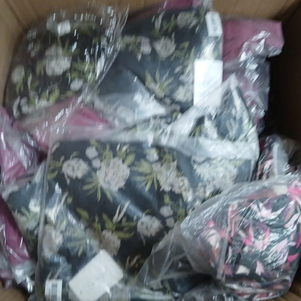 LARGE BOX OF WOMENS CLOTHING ITEMS IN VARIOUS STYLES , COLORS AND SIZES 