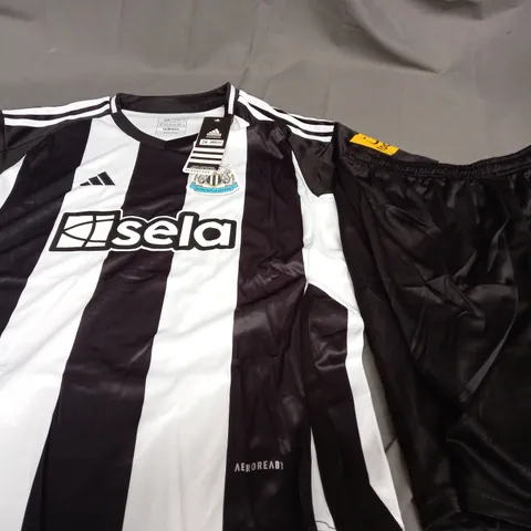 ADIDAS NEWCASTLE FOOTBALL SHIRT WITH SHORT - SIZE 28 KIDS